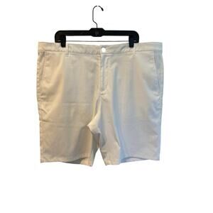 Men’s Puma White Holf Shorts. Size 42